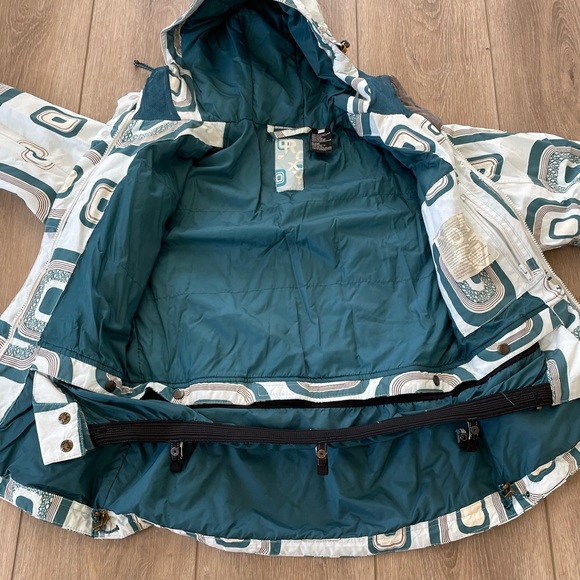 Roxy Snowboard Jacket - Picture 7 of 9